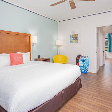Beachside Hotel And Suites Коко Бийч Екстериор снимка