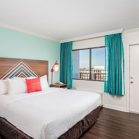 Beachside Hotel And Suites Коко Бийч Екстериор снимка