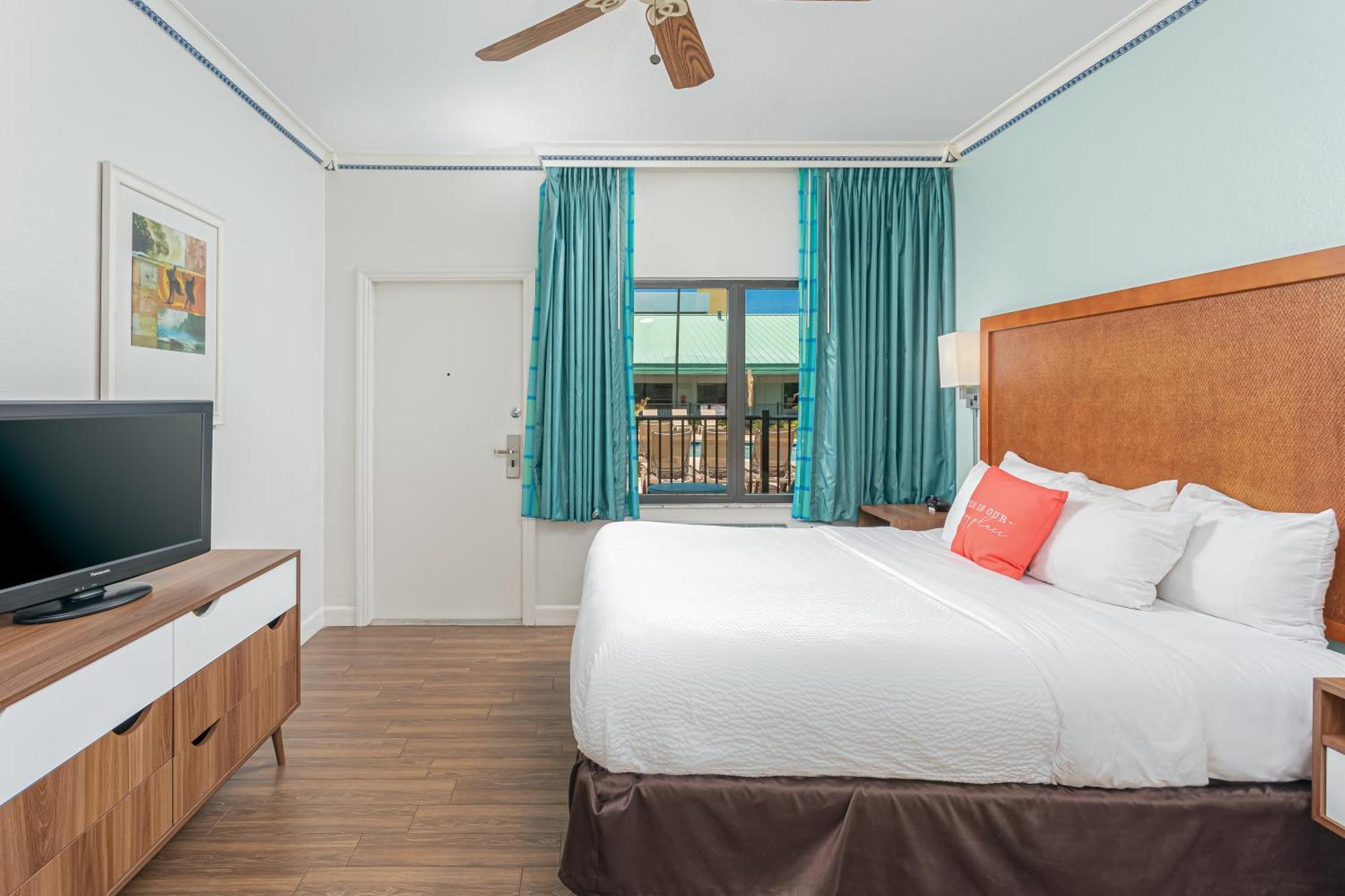 Beachside Hotel And Suites Коко Бийч Екстериор снимка
