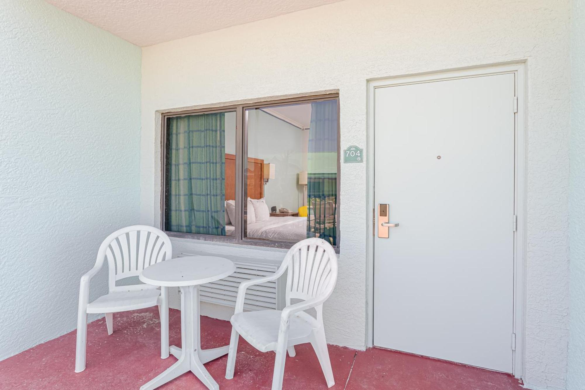 Beachside Hotel And Suites Коко Бийч Екстериор снимка