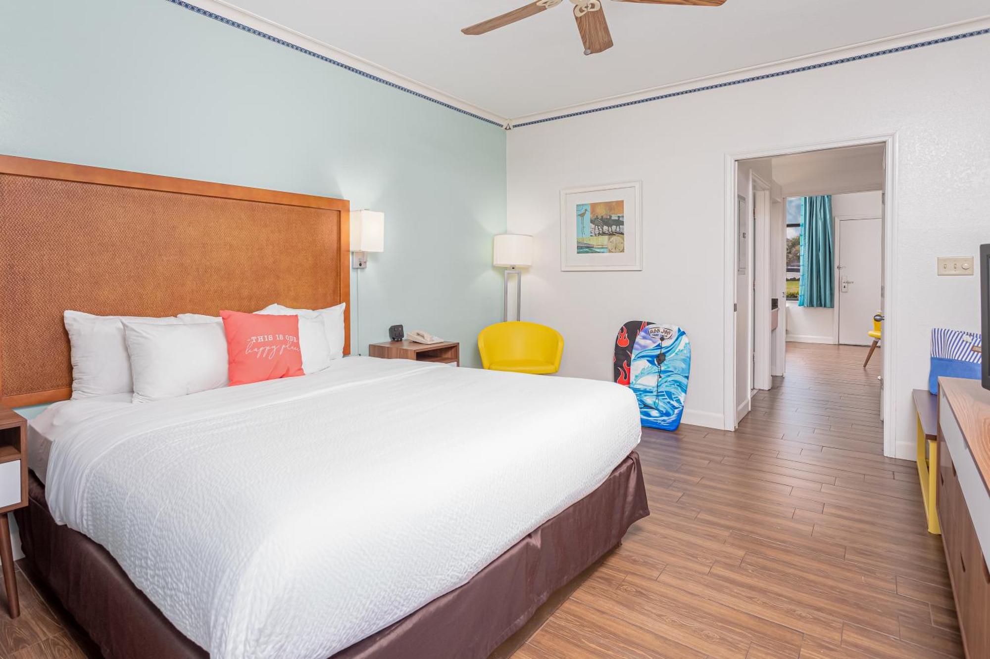 Beachside Hotel And Suites Коко Бийч Екстериор снимка