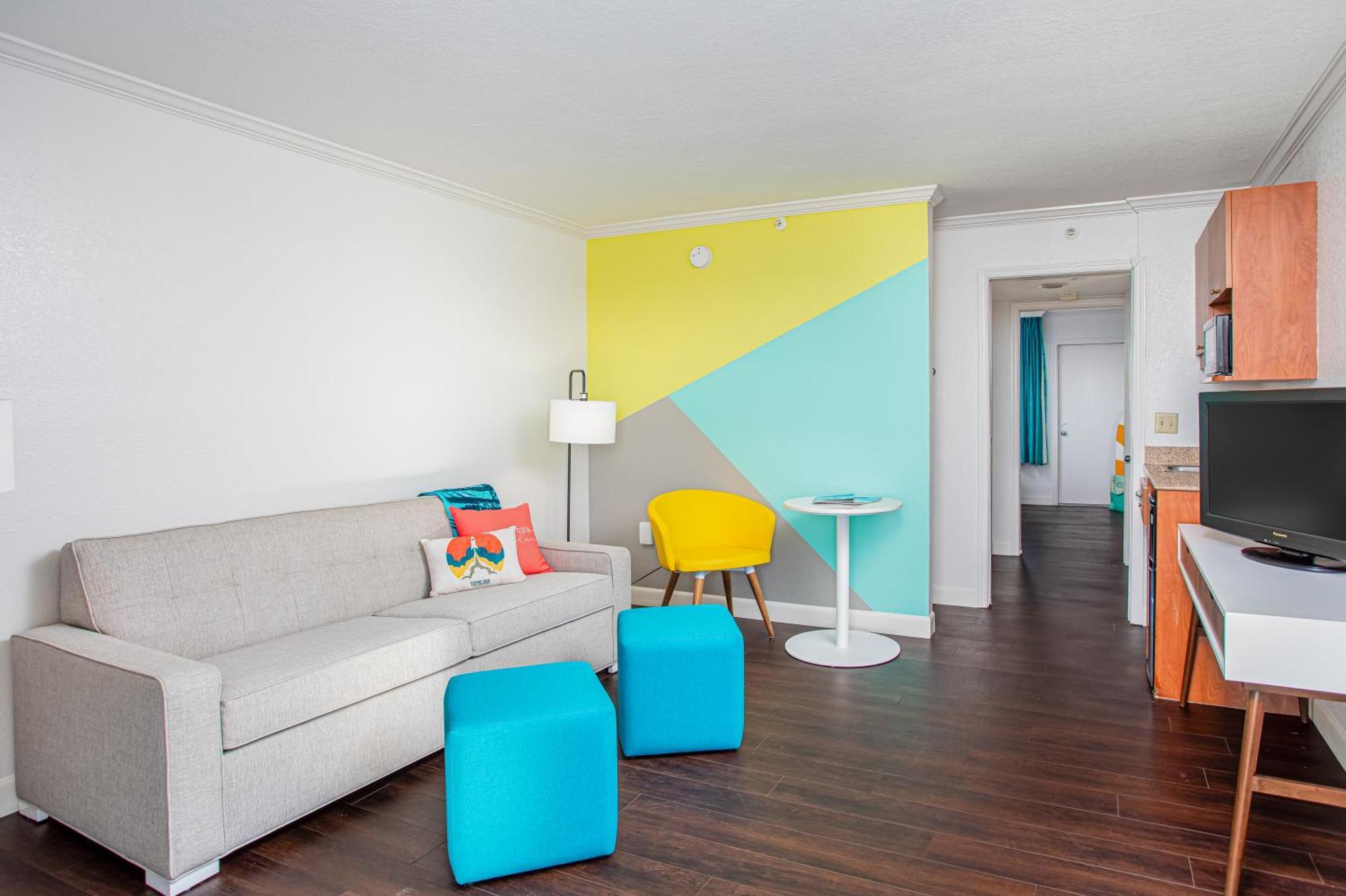 Beachside Hotel And Suites Коко Бийч Екстериор снимка