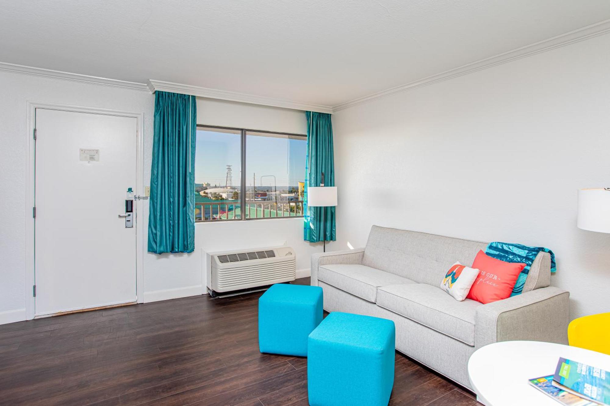 Beachside Hotel And Suites Коко Бийч Екстериор снимка