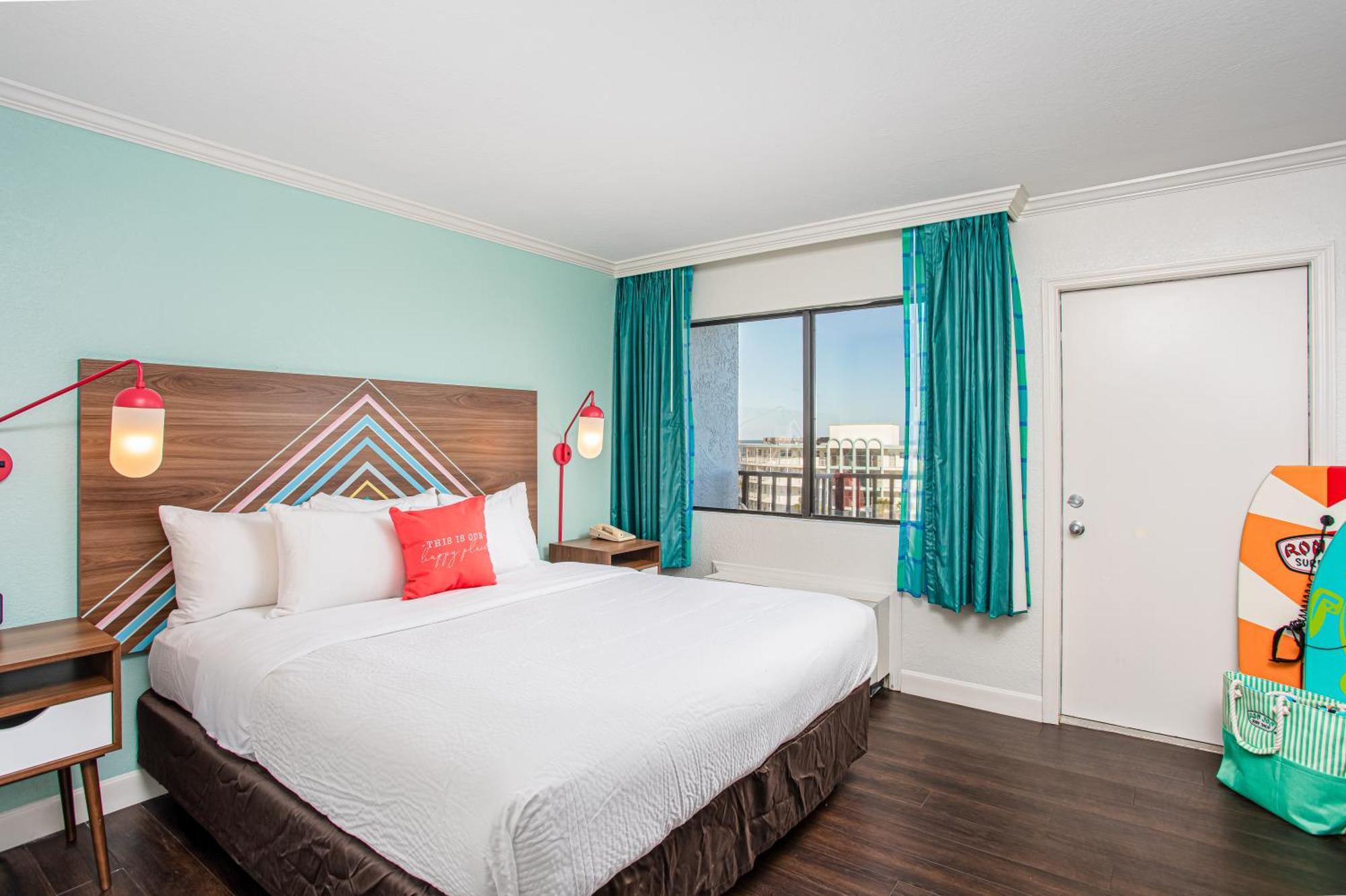 Beachside Hotel And Suites Коко Бийч Екстериор снимка