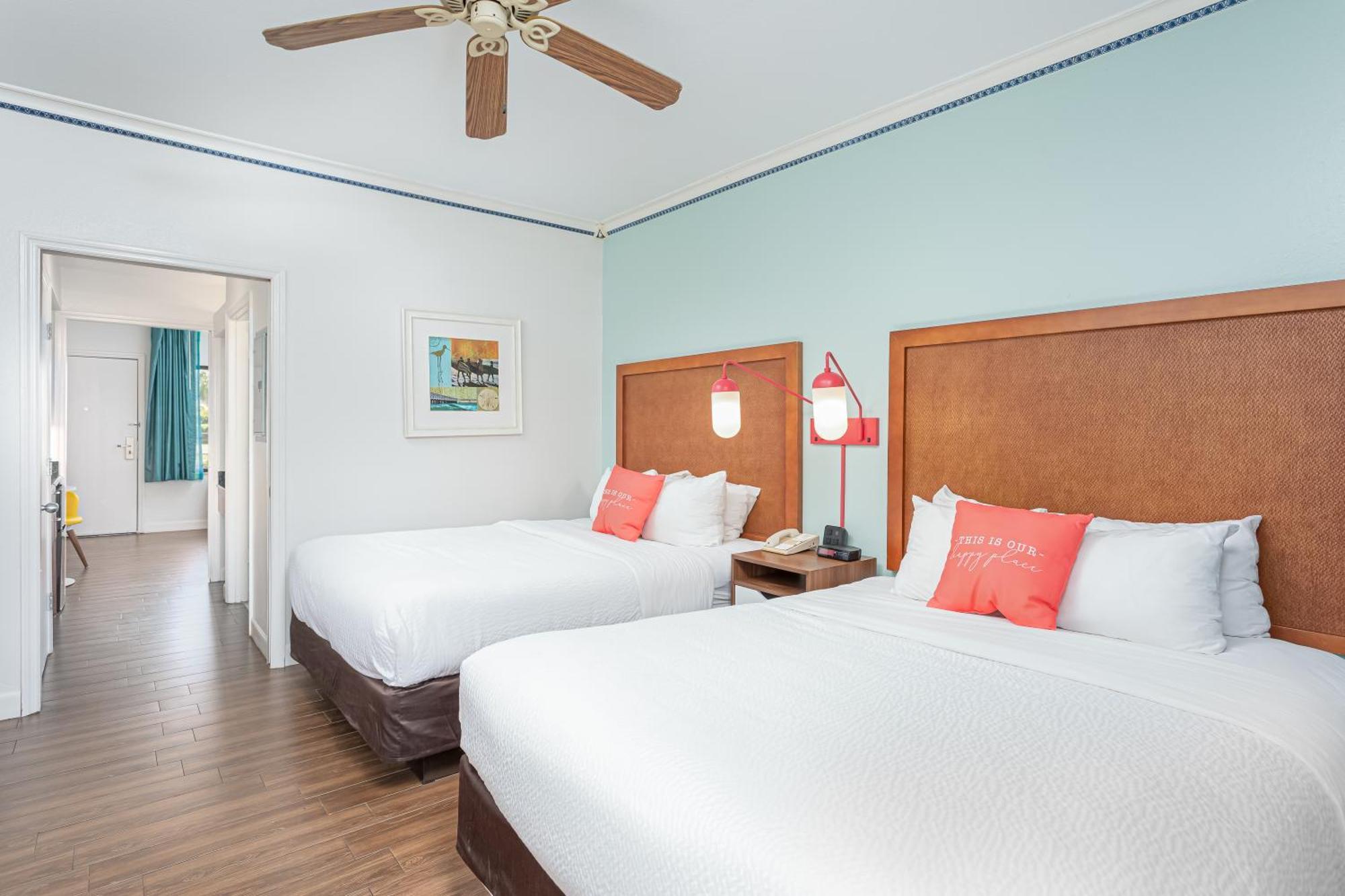 Beachside Hotel And Suites Коко Бийч Екстериор снимка