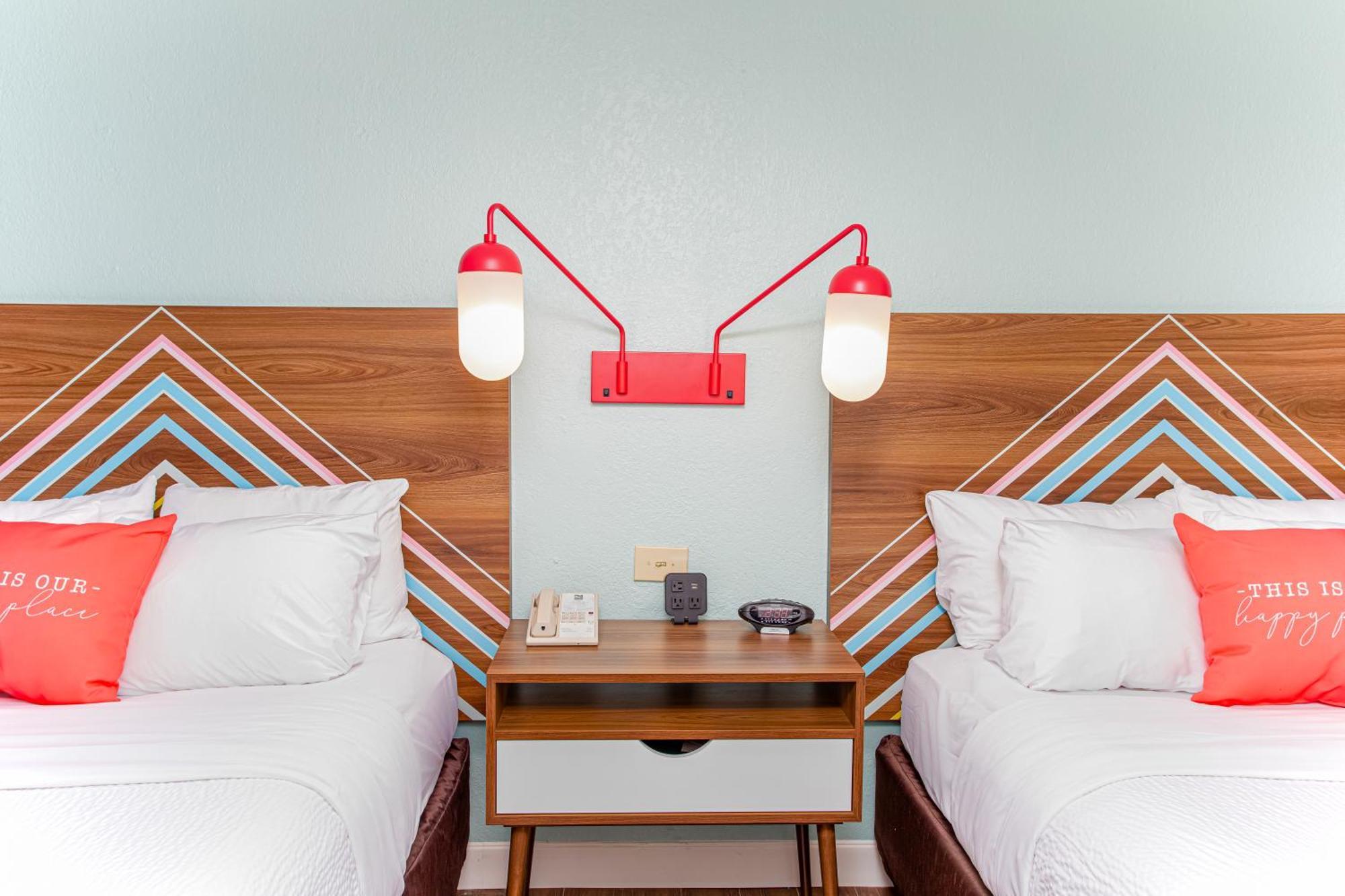 Beachside Hotel And Suites Коко Бийч Екстериор снимка