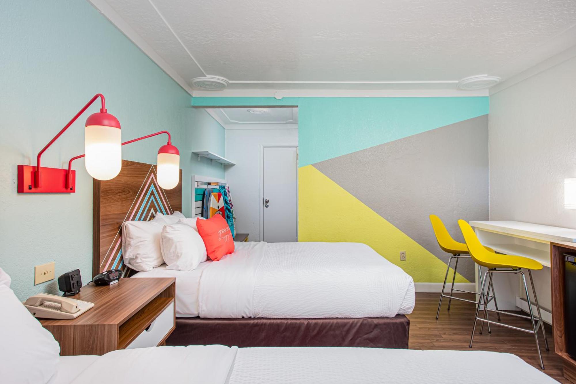 Beachside Hotel And Suites Коко Бийч Екстериор снимка
