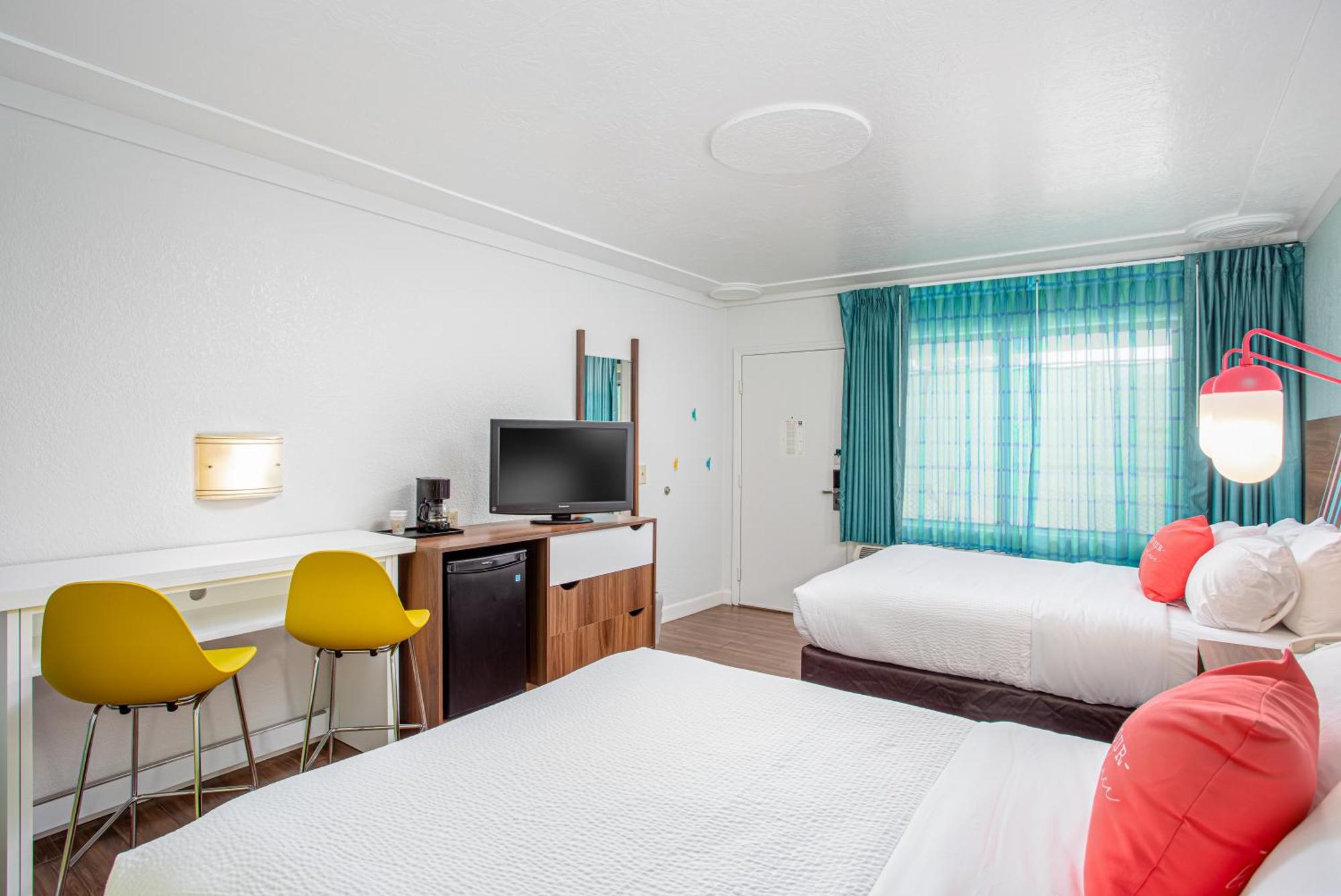 Beachside Hotel And Suites Коко Бийч Екстериор снимка