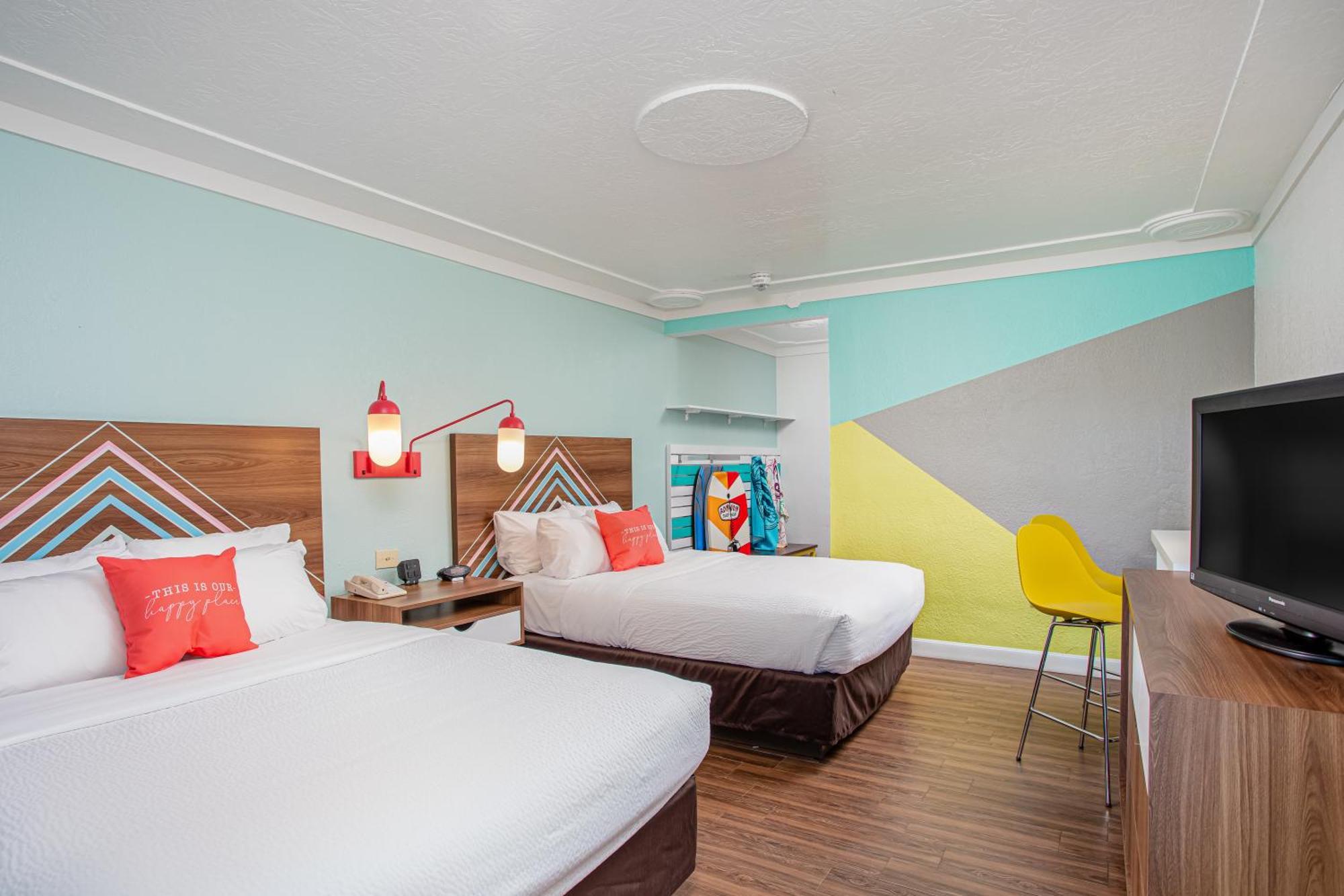 Beachside Hotel And Suites Коко Бийч Екстериор снимка