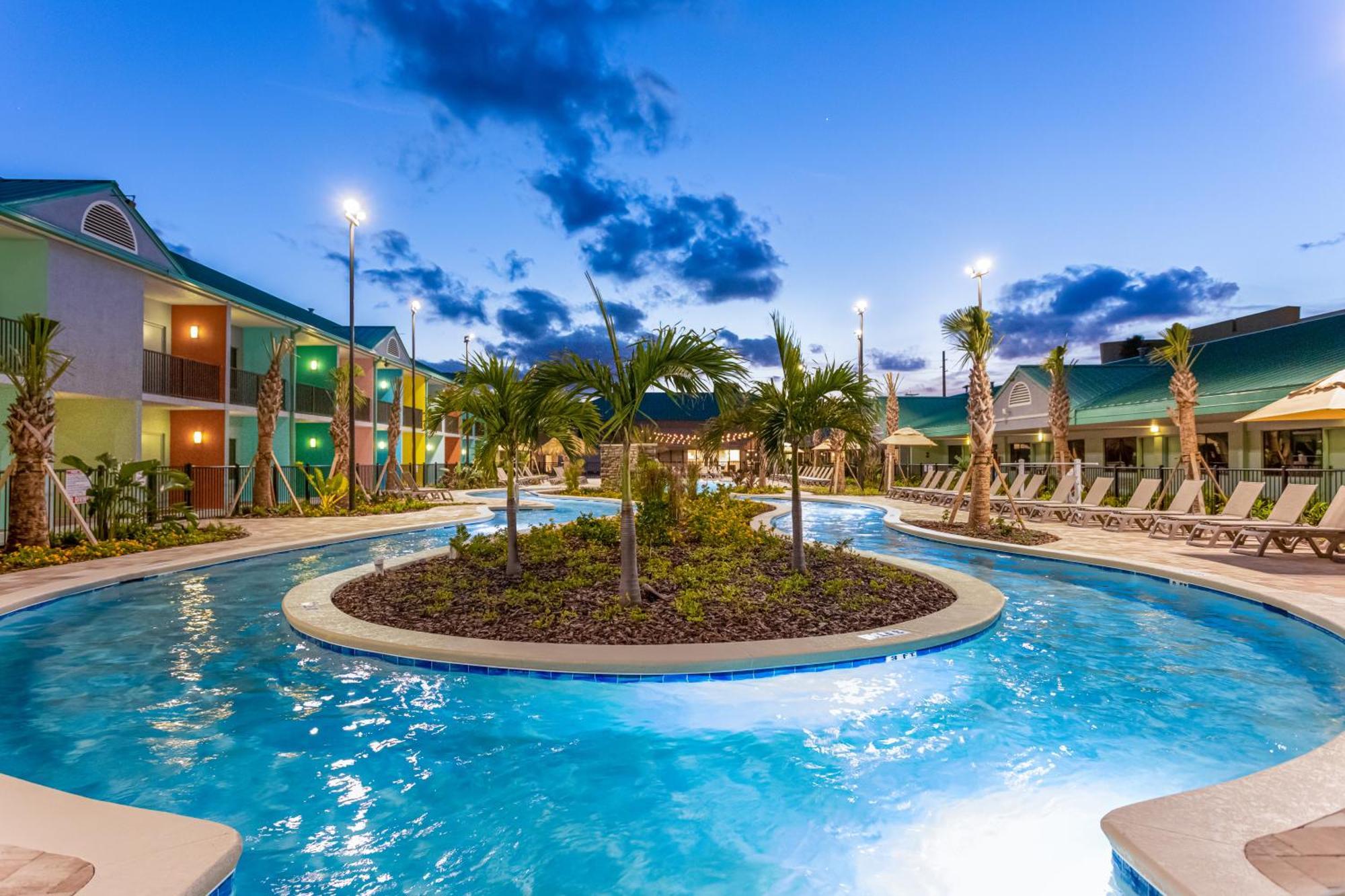 Beachside Hotel And Suites Коко Бийч Екстериор снимка