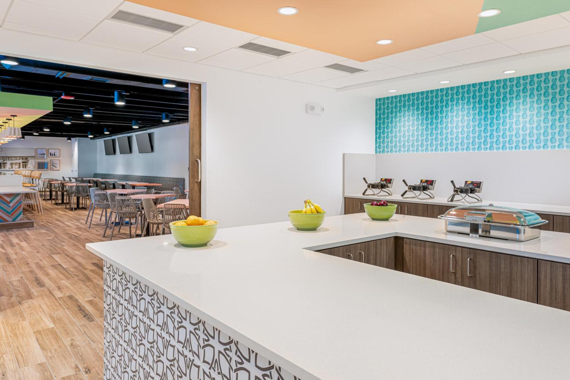 Beachside Hotel And Suites Коко Бийч Екстериор снимка