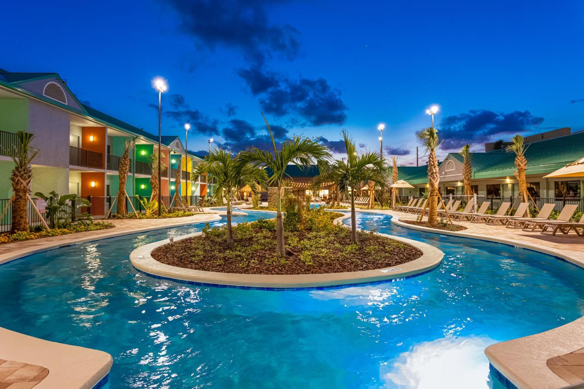 Beachside Hotel And Suites Коко Бийч Екстериор снимка