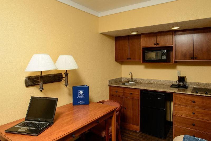 Beachside Hotel And Suites Коко Бийч Екстериор снимка