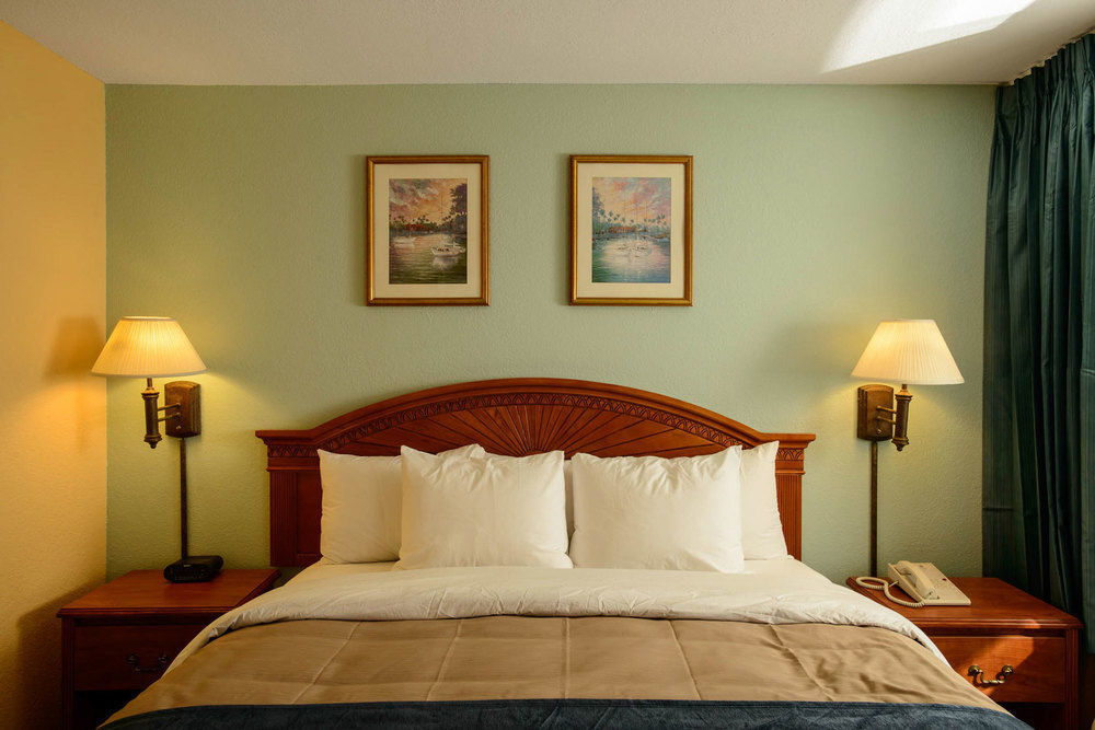 Beachside Hotel And Suites Коко Бийч Екстериор снимка