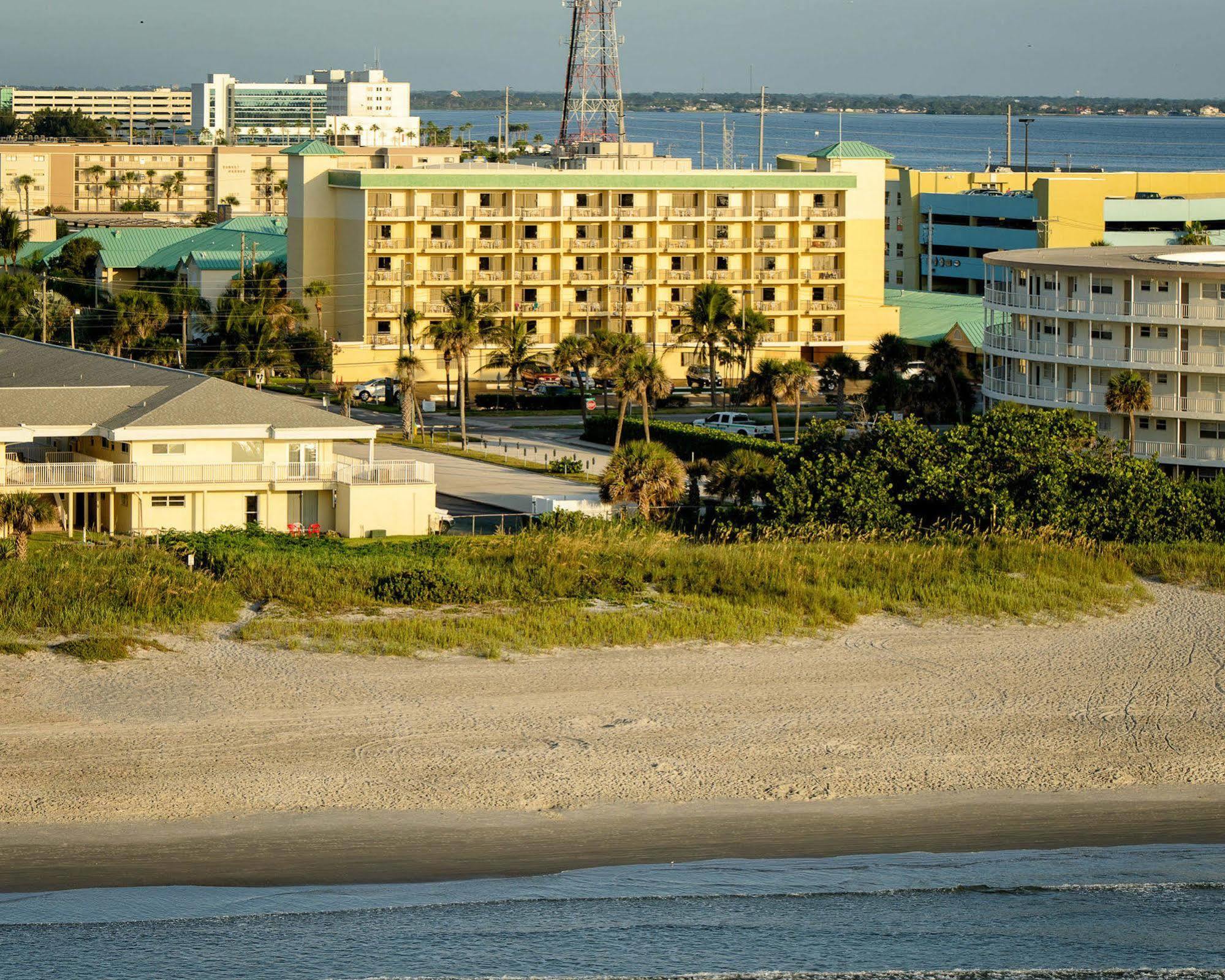Beachside Hotel And Suites Коко Бийч Екстериор снимка