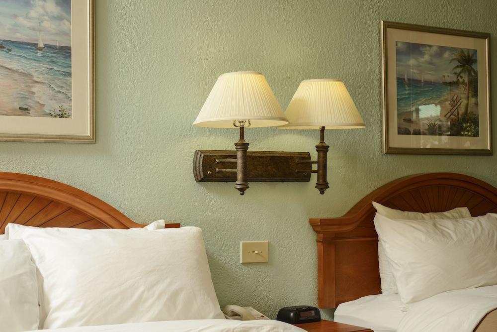 Beachside Hotel And Suites Коко Бийч Екстериор снимка
