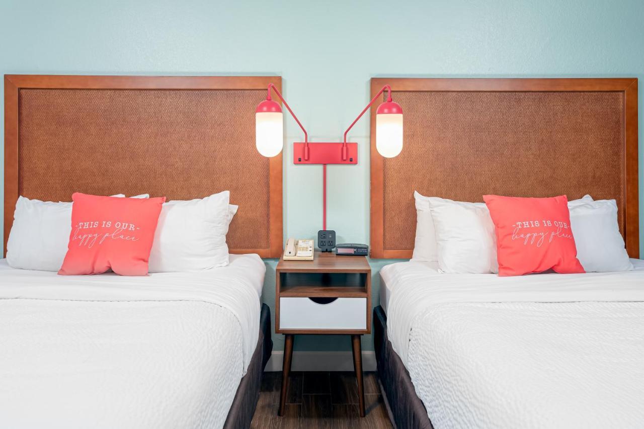 Beachside Hotel And Suites Коко Бийч Екстериор снимка