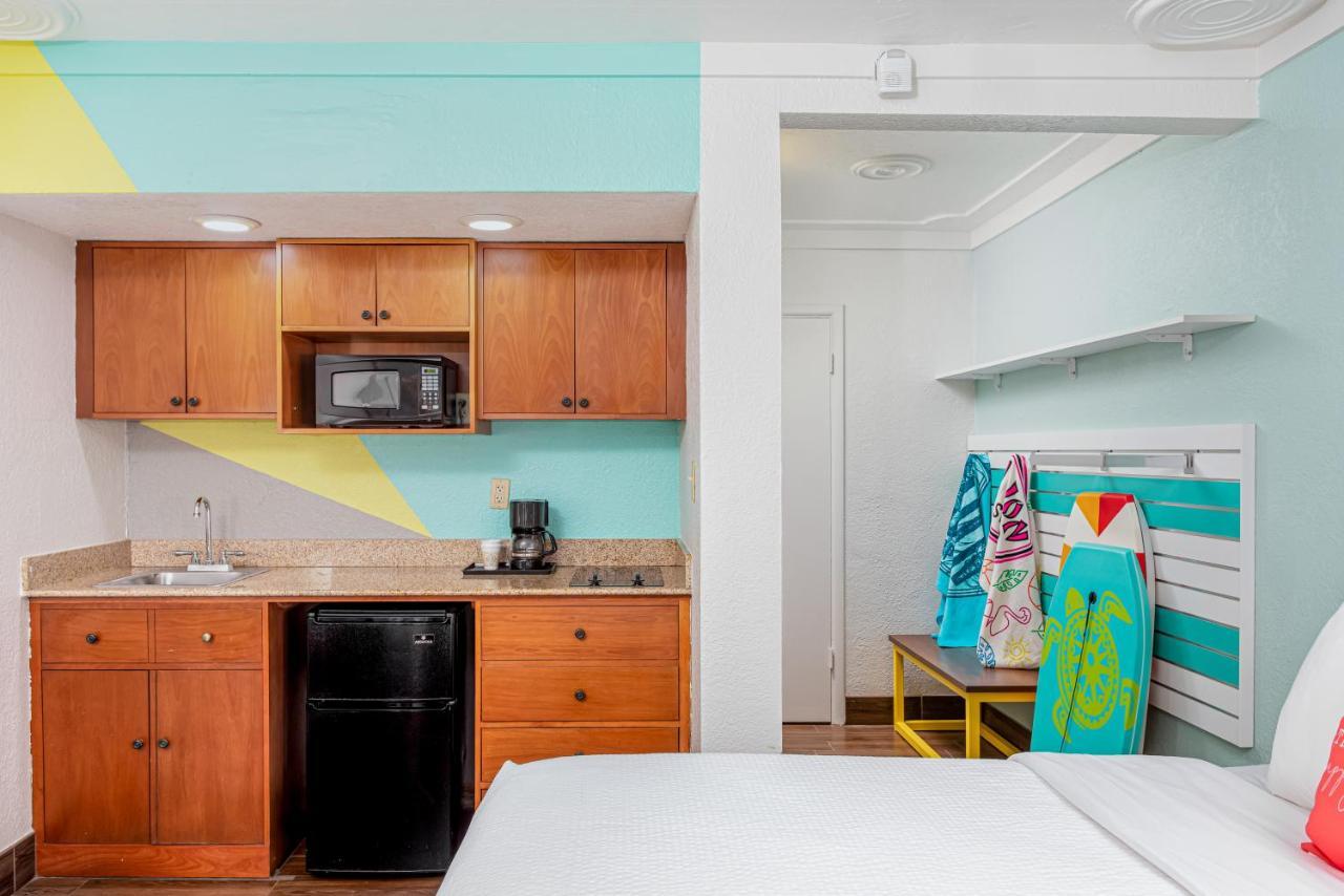 Beachside Hotel And Suites Коко Бийч Екстериор снимка